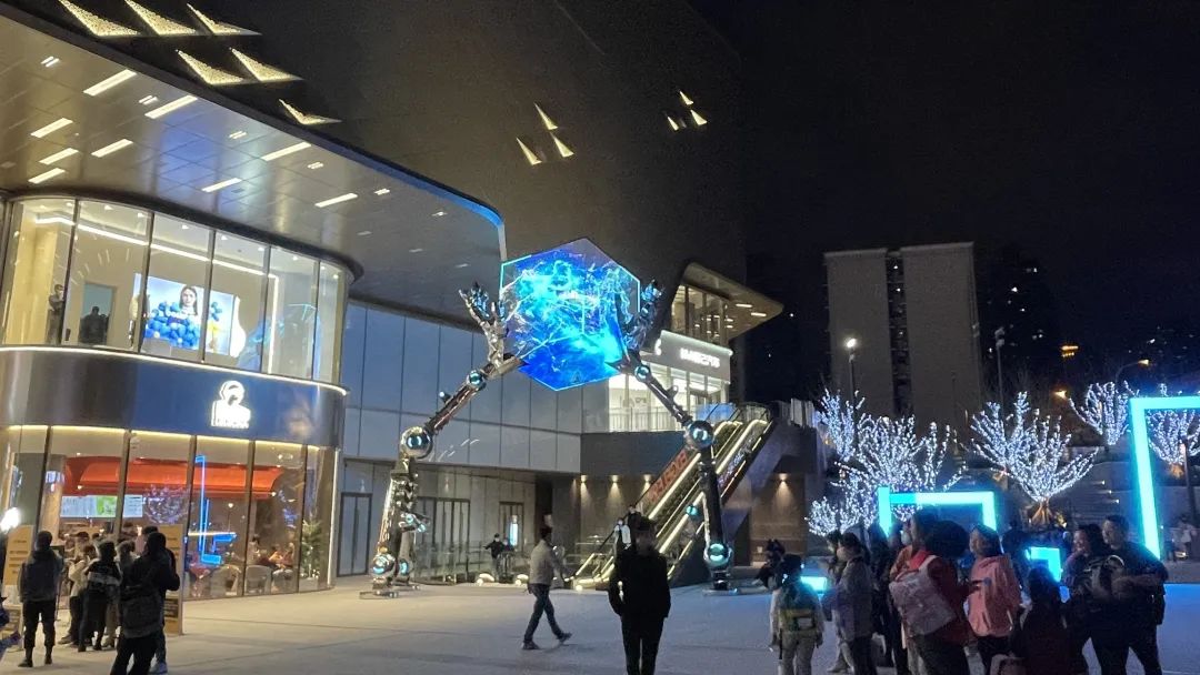 多地媒体报道！尊龙凯时首页为重庆天街打造创意之王“魔方秘钥E-Box”！