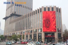 尊龙凯时首页第二代无缝转角梦幻魔屏落户天津